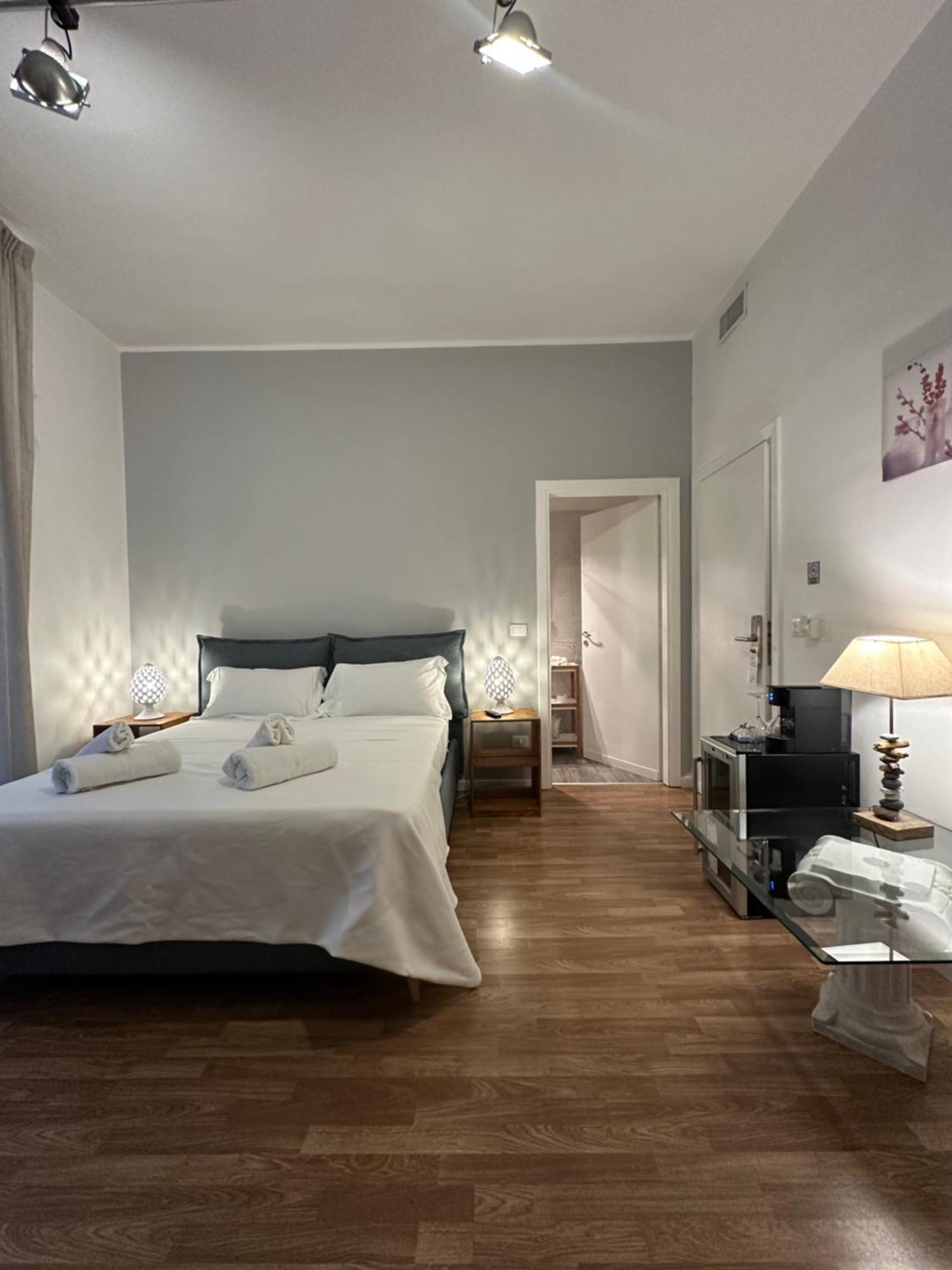 B&B Degli Artisti Suite Лече Екстериор снимка